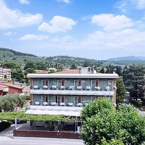 https://hotel-benaco-garda.hotelinveneto.com